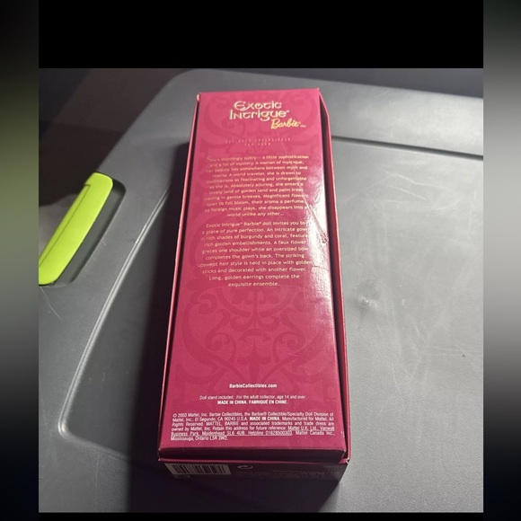 Exotic Intrigue 2004 Barbie Doll AVON EXCLUSICE NEW - Picture 4 of 4